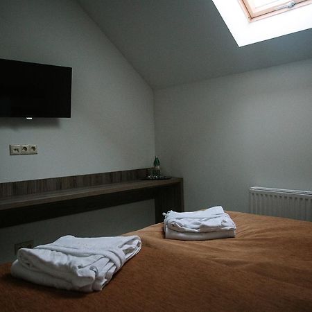 Praha Park Hotel Uzhhorod Bagian luar foto
