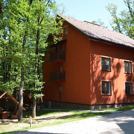Praha Park Hotel Uzhhorod Bagian luar foto