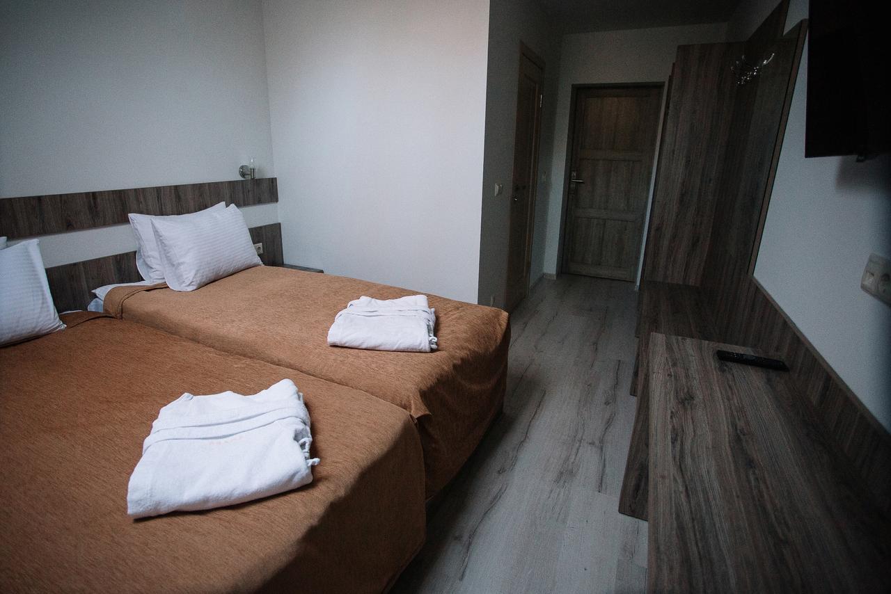 Praha Park Hotel Uzhhorod Bagian luar foto