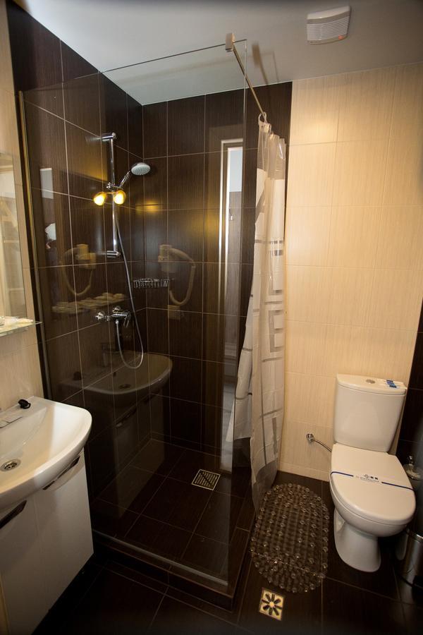 Praha Park Hotel Uzhhorod Bagian luar foto